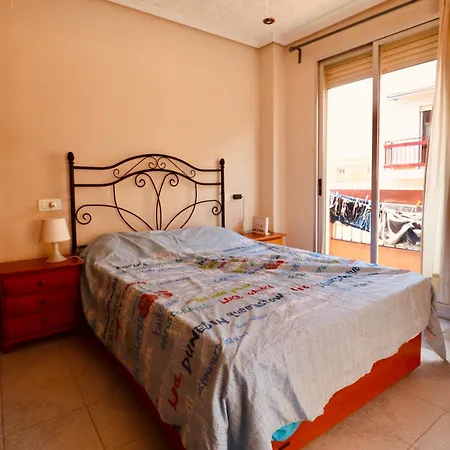 2 Bed Apartment, Great Location, 500m From Apartamento